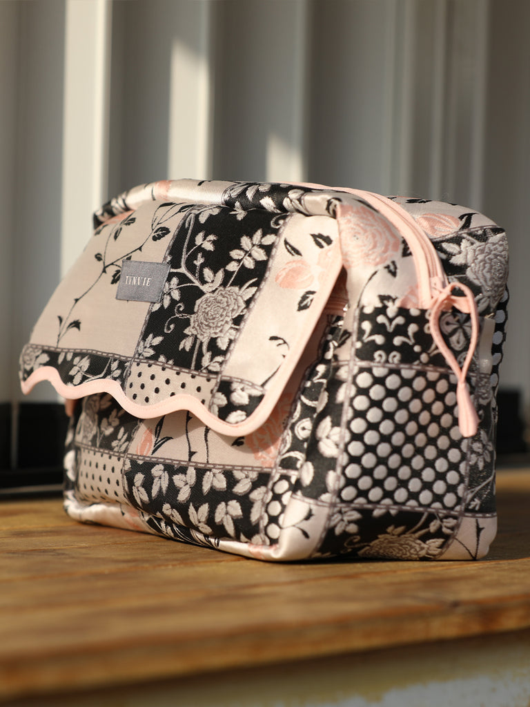 Vintage Floral Patchwork Scalloped-Edge Wash Bag