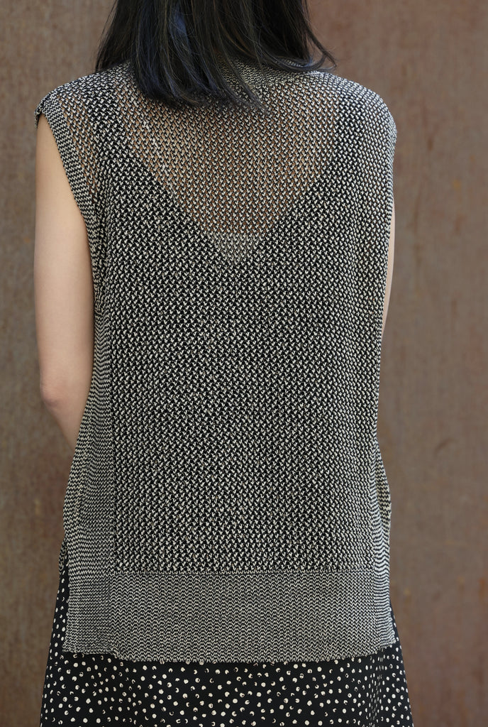 Black V-neck Pocket Detail Side Slits Layering Tank