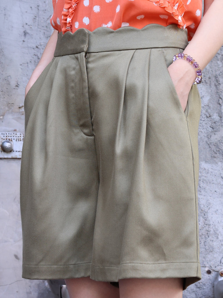 Army Green Scalloped Waist Pleated A-Line Shorts