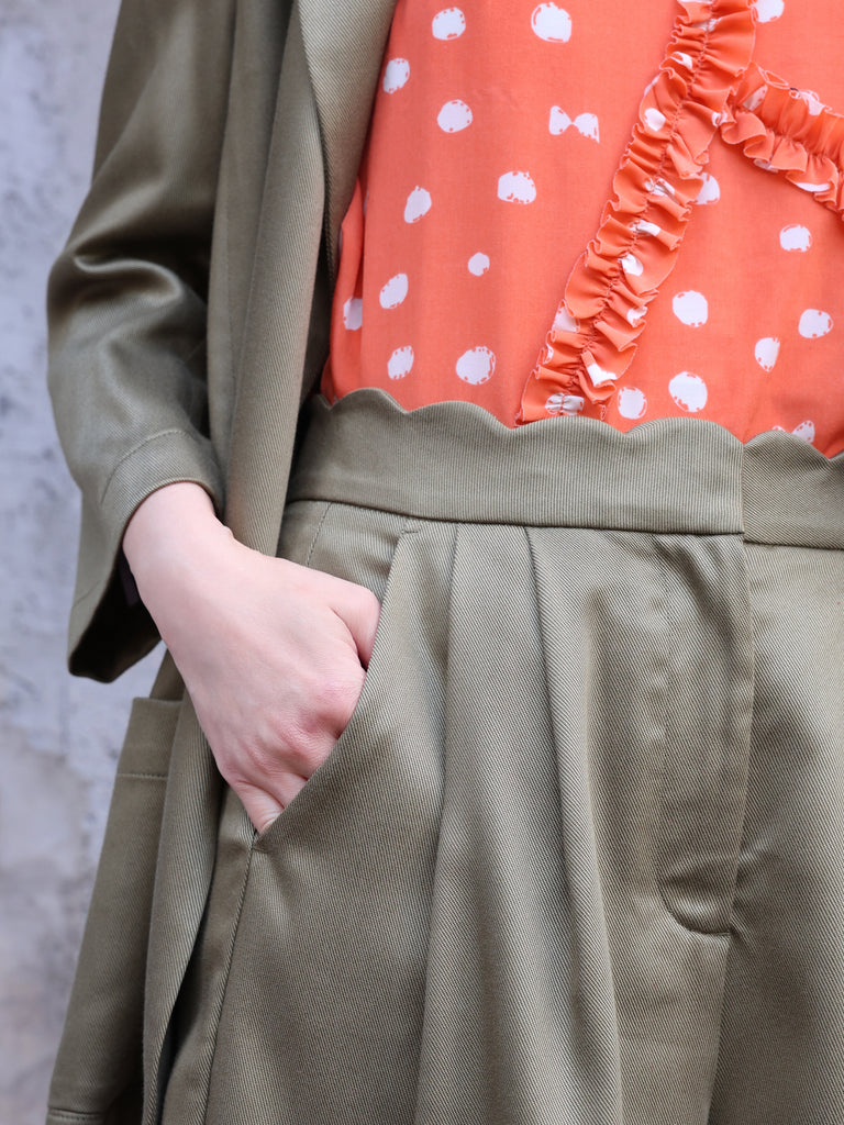 Army Green Scalloped Waist Pleated A-Line Shorts