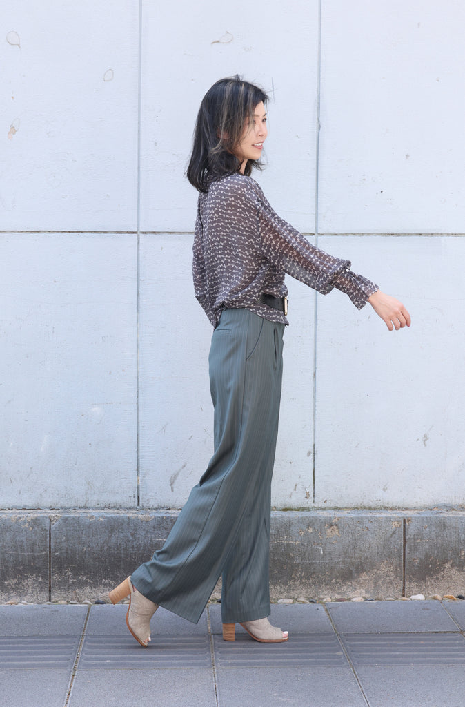 Black Striped Dots Pleated Collar Flared Cuff Silky Blouse