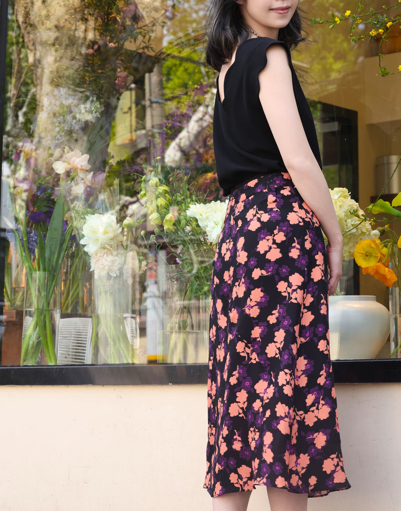 Classic Black V-Neck Scalloped Tank Top