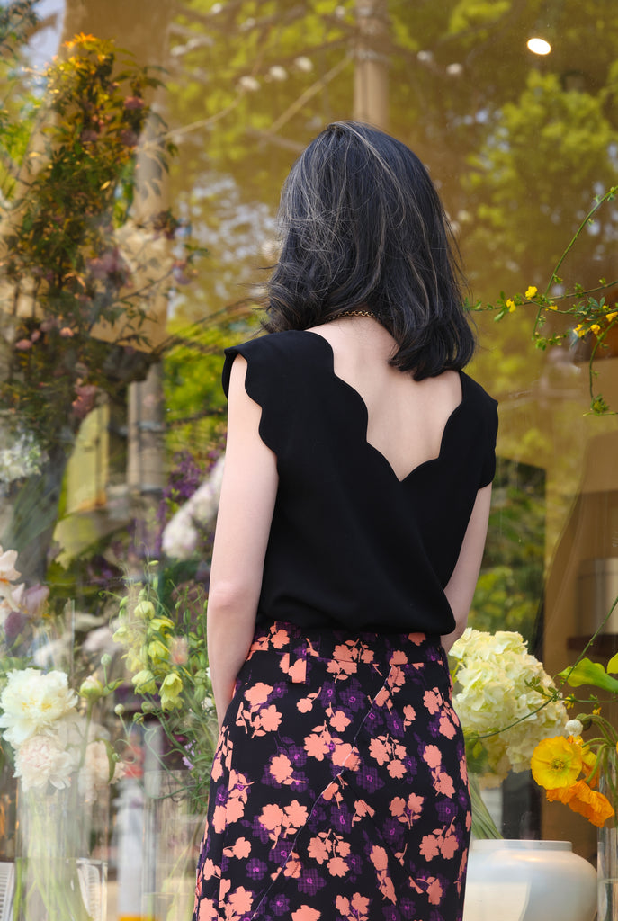 Classic Black V-Neck Scalloped Tank Top