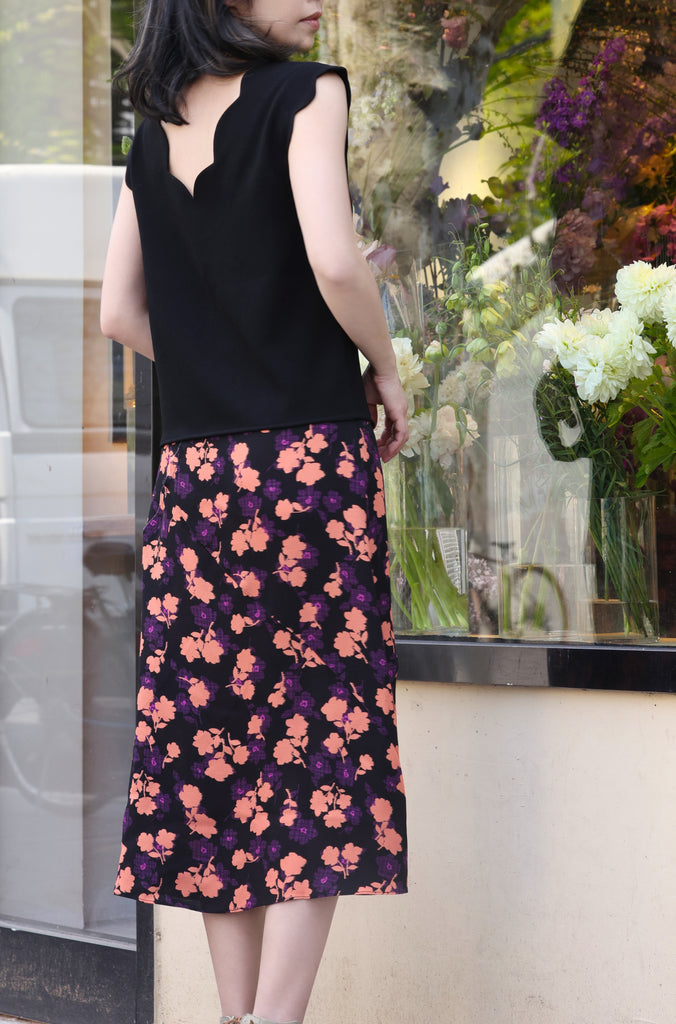 Classic Black V-Neck Scalloped Tank Top