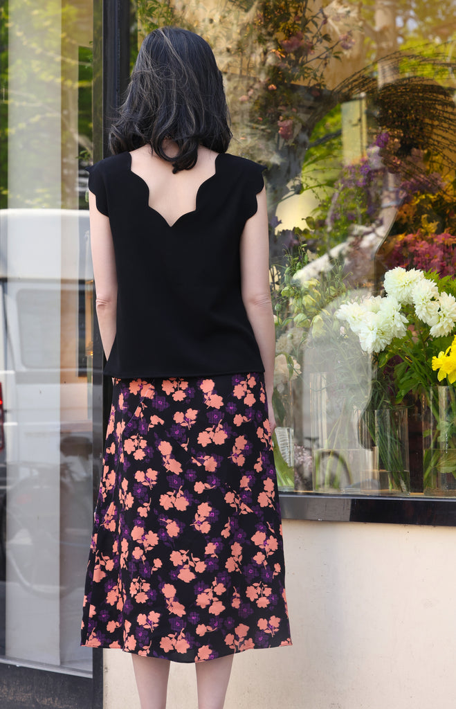 Classic Black V-Neck Scalloped Tank Top