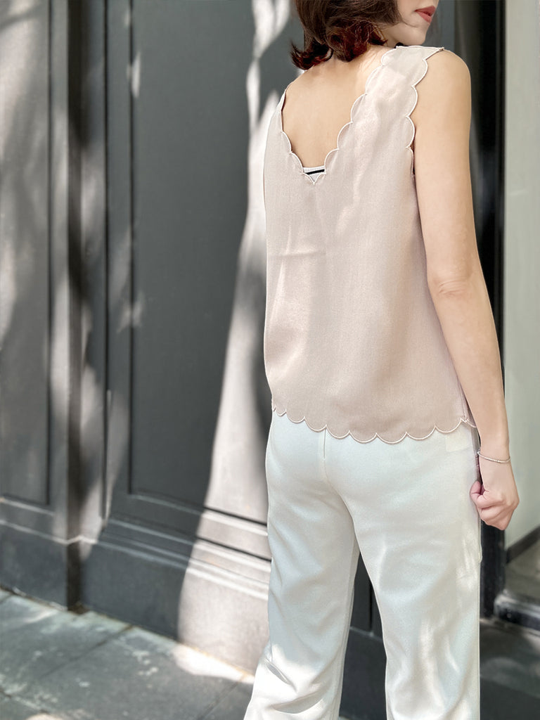 Final Sale! Misty Pink V-Neck Scalloped Texture Silk Tank