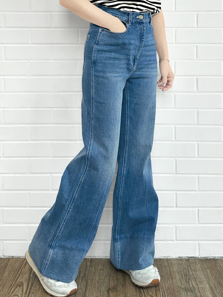 復古藍色中水洗喇叭形標誌刺繡牛仔褲