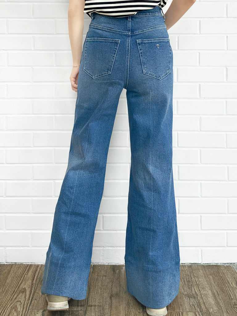 復古藍色中水洗喇叭形標誌刺繡牛仔褲