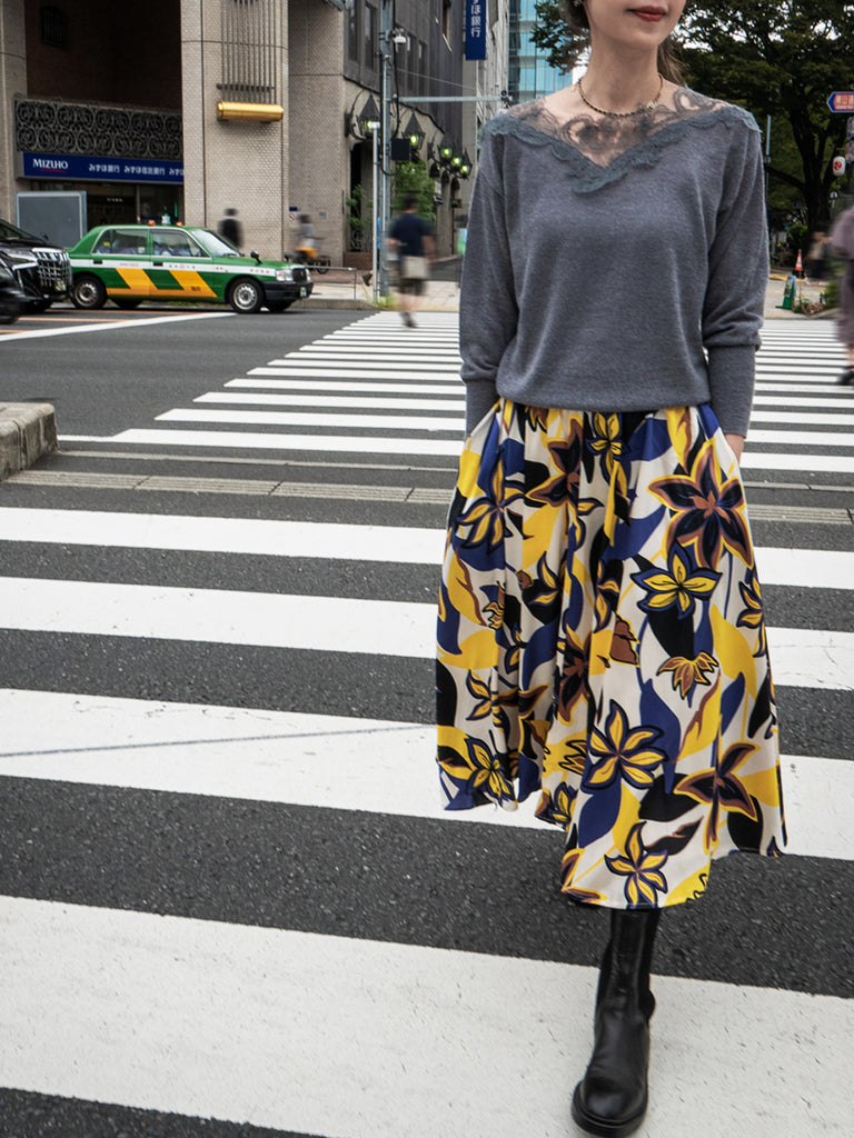 灰色不對稱蕾絲領蝙蝠翼馬海毛美利奴混紡毛衣