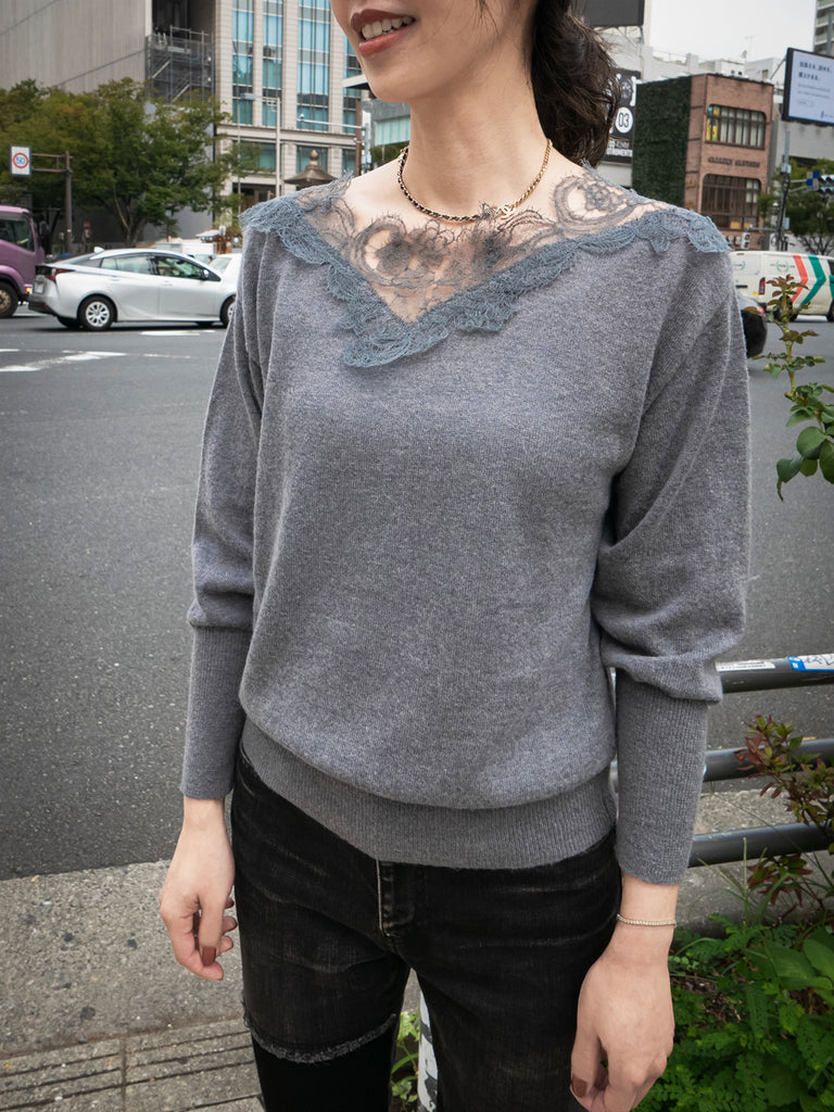灰色不對稱蕾絲領蝙蝠翼馬海毛美利奴混紡毛衣