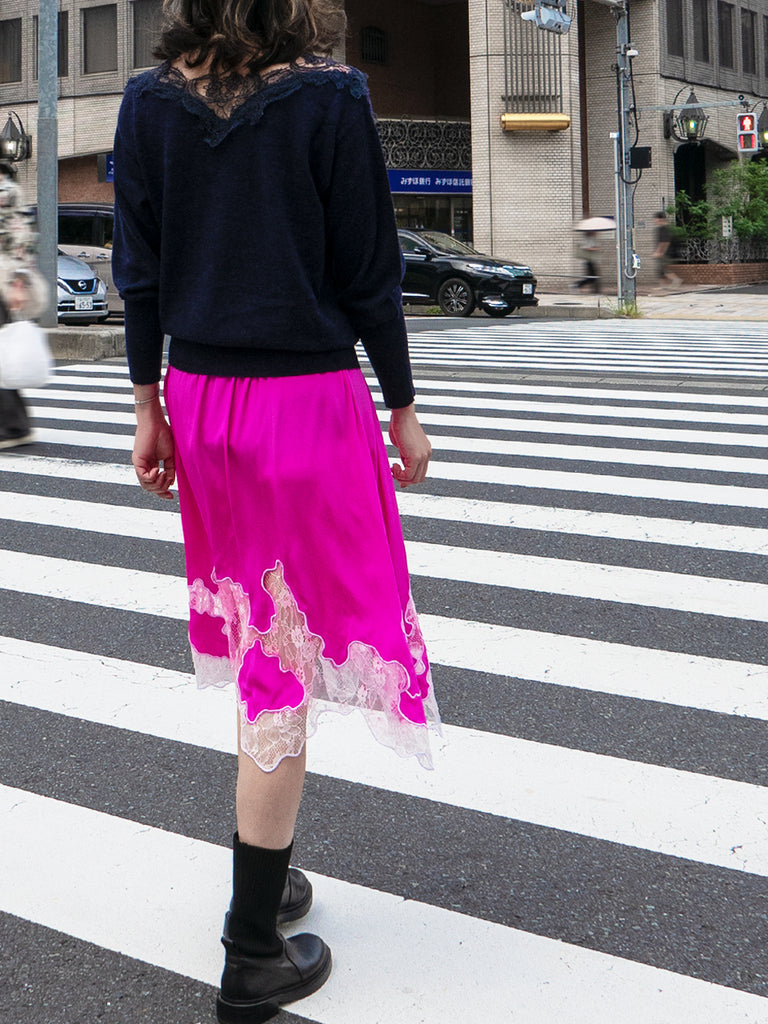 海軍藍不對稱蕾絲領蝙蝠翼馬海毛美利奴混紡毛衣