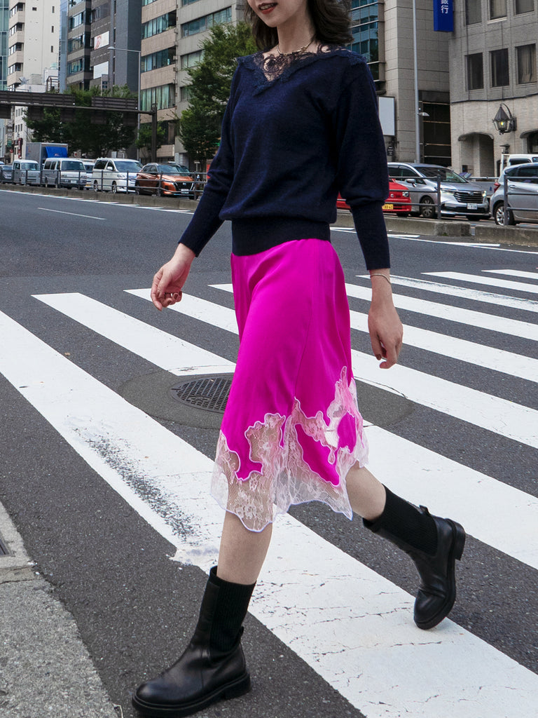 海軍藍不對稱蕾絲領蝙蝠翼馬海毛美利奴混紡毛衣