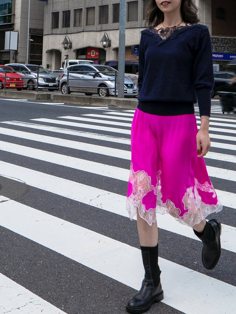 海軍藍不對稱蕾絲領蝙蝠翼馬海毛美利奴混紡毛衣