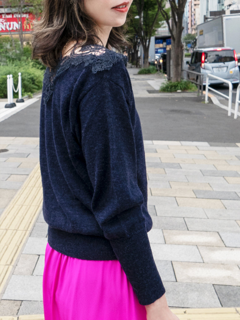 海軍藍不對稱蕾絲領蝙蝠翼馬海毛美利奴混紡毛衣