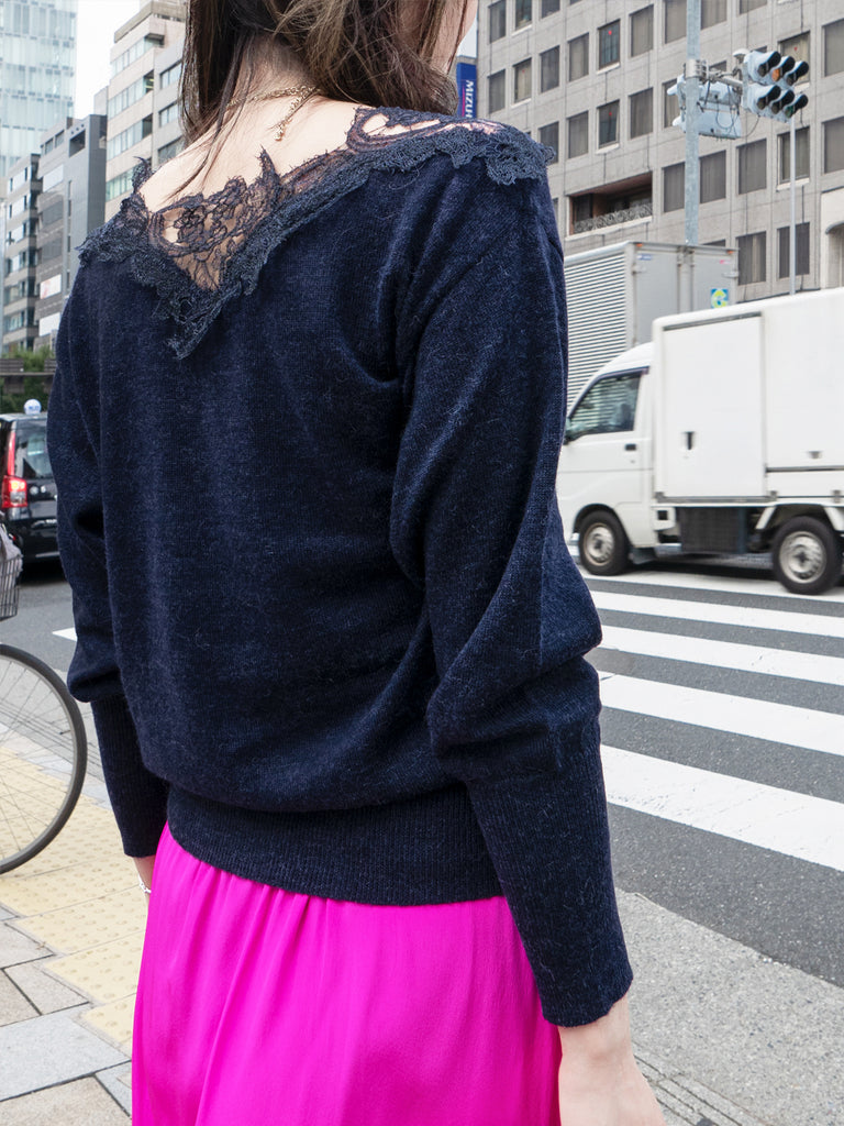 海軍藍不對稱蕾絲領蝙蝠翼馬海毛美利奴混紡毛衣