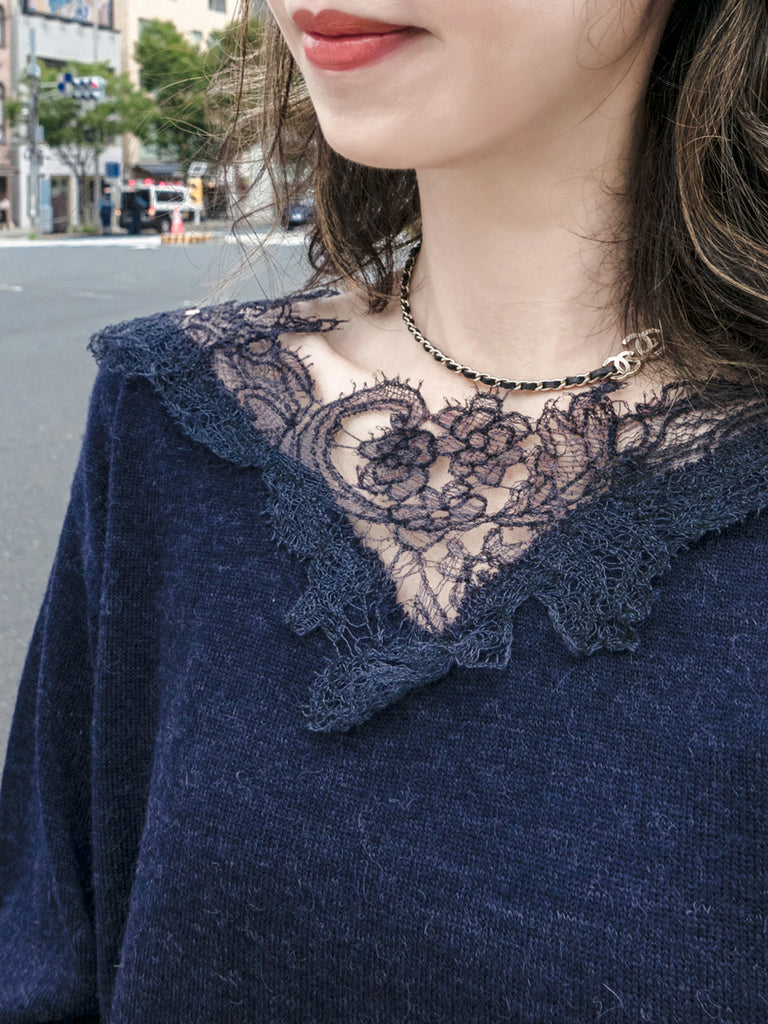 海軍藍不對稱蕾絲領蝙蝠翼馬海毛美利奴混紡毛衣