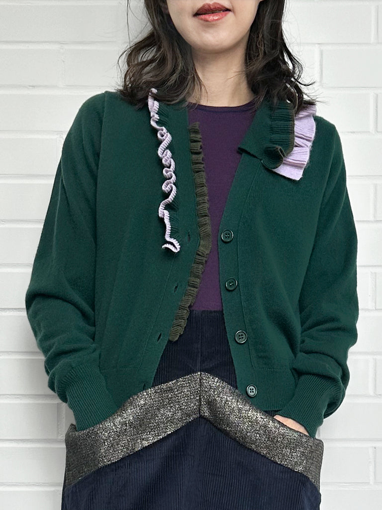 森林綠色荷葉邊領寬鬆 V 領羊毛羊絨開襟衫