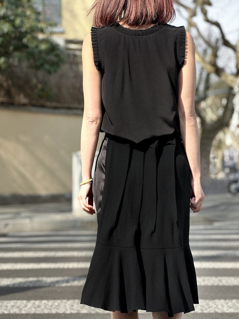 黑色褶襉細節緞布貼片及膝半身裙