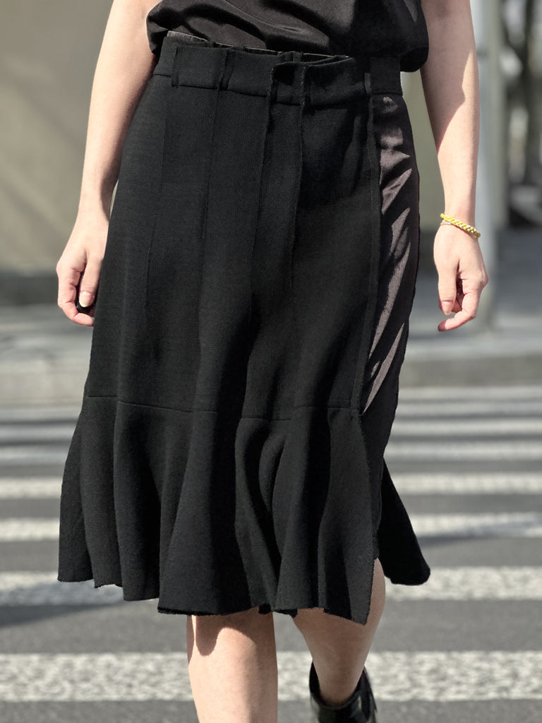 黑色褶襉細節緞布貼片及膝半身裙