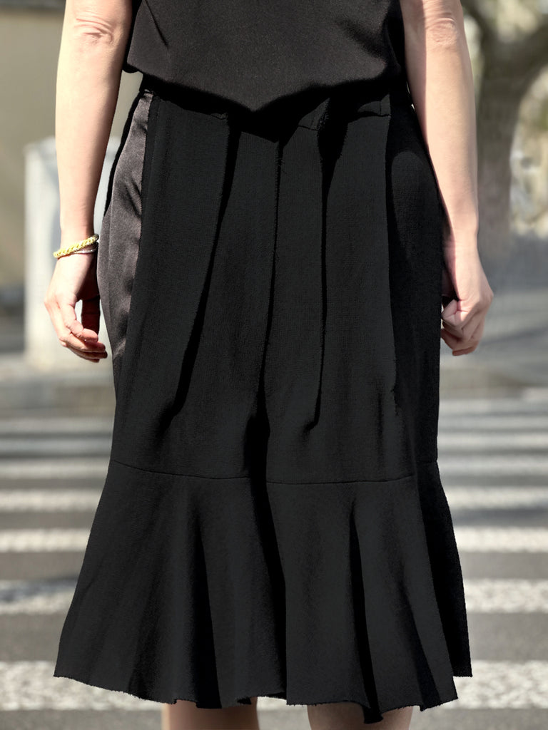 黑色褶襉細節緞布貼片及膝半身裙