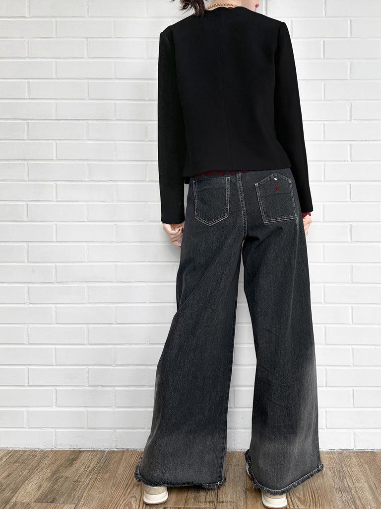 優雅的黑色扇形領開襟夾克