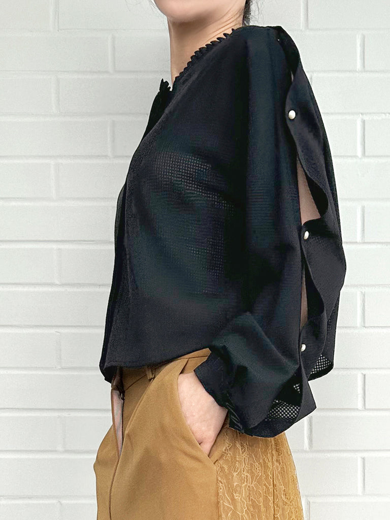Last Chance! Black Pleated Pearly Buttons Slit Sleeves Cropped Blouse