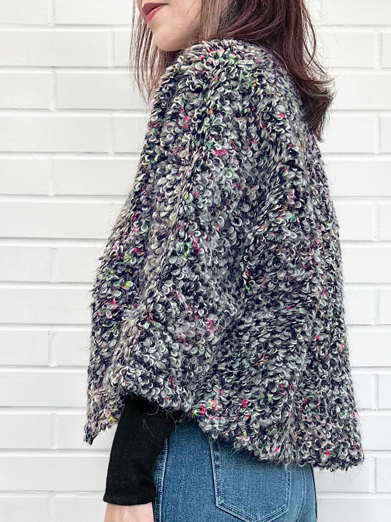 充滿活力的灰色環針織開襟蓬鬆短夾克