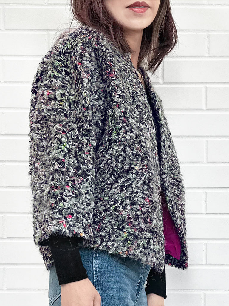 充滿活力的灰色環針織開襟蓬鬆短夾克