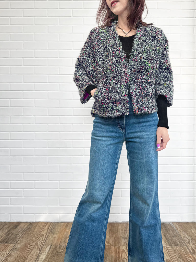 充滿活力的灰色環針織開襟蓬鬆短夾克