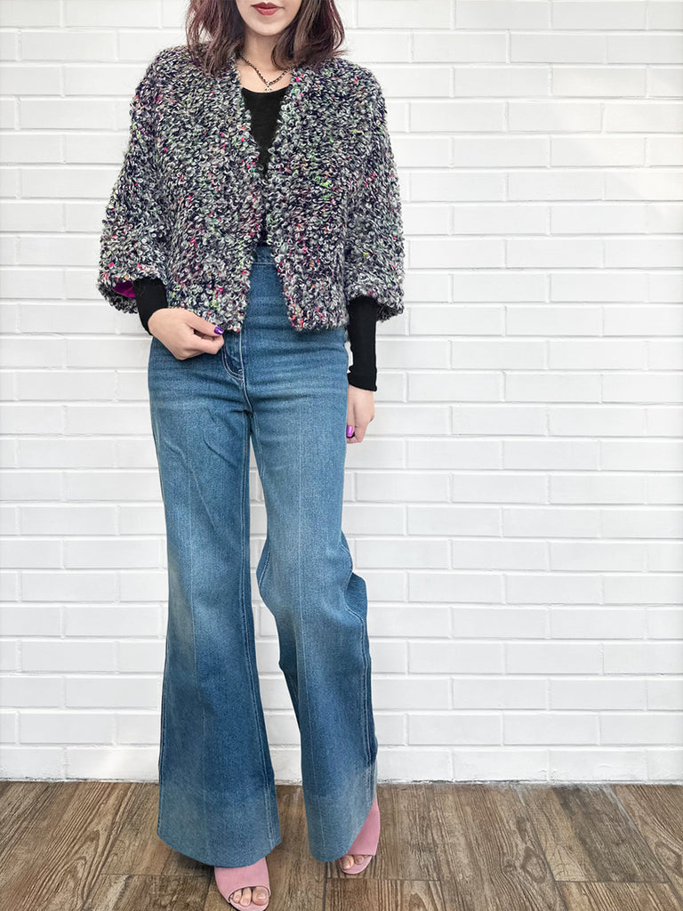 充滿活力的灰色環針織開襟蓬鬆短夾克