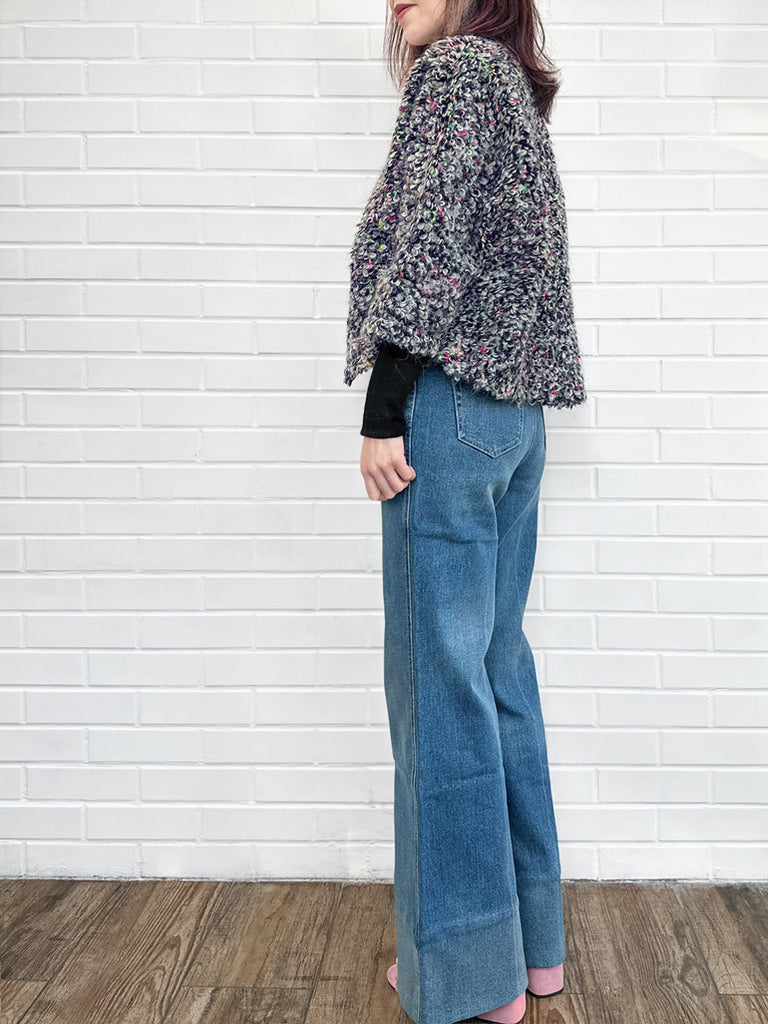 充滿活力的灰色環針織開襟蓬鬆短夾克