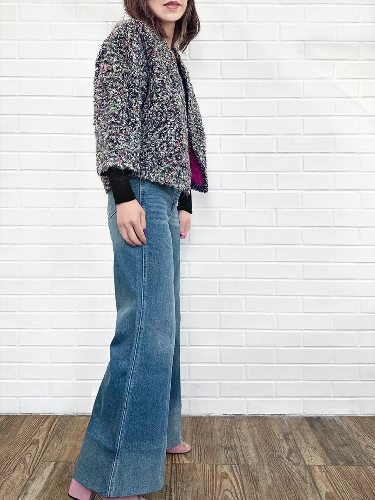 充滿活力的灰色環針織開襟蓬鬆短夾克