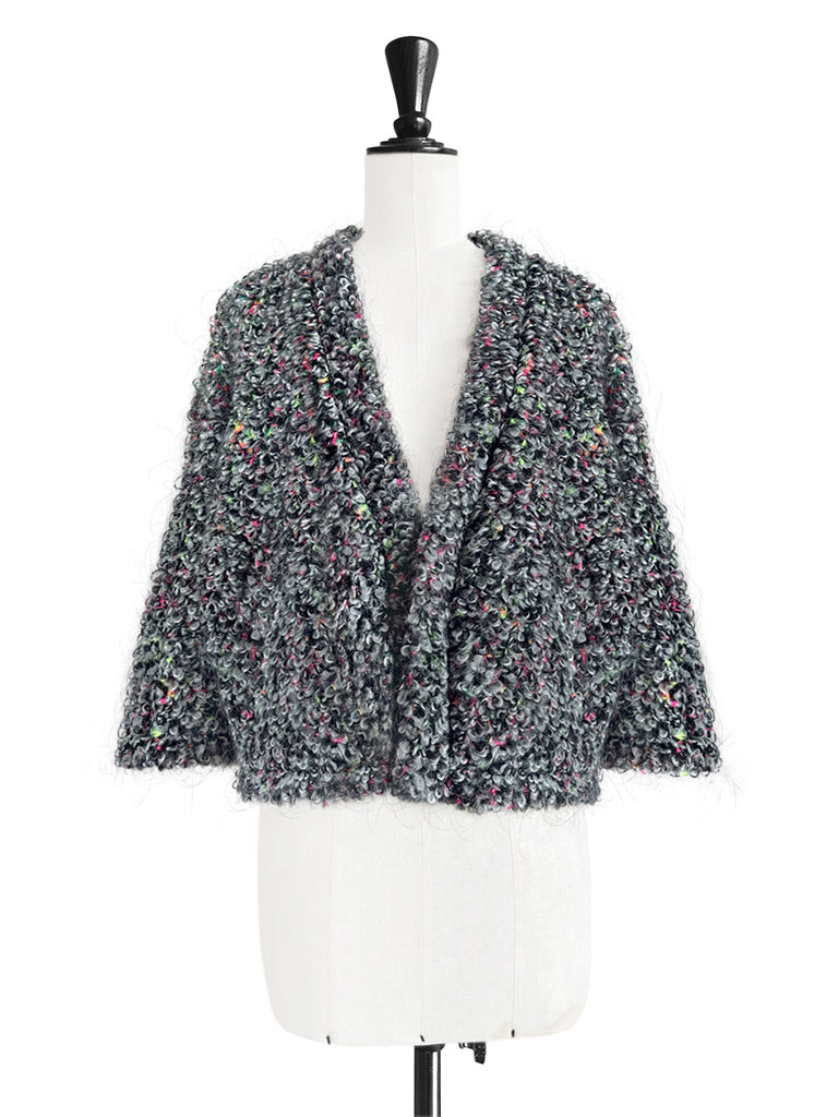 充滿活力的灰色環針織開襟蓬鬆短夾克