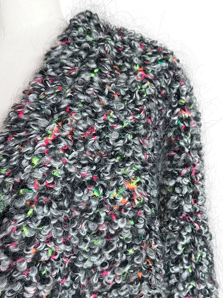 充滿活力的灰色環針織開襟蓬鬆短夾克