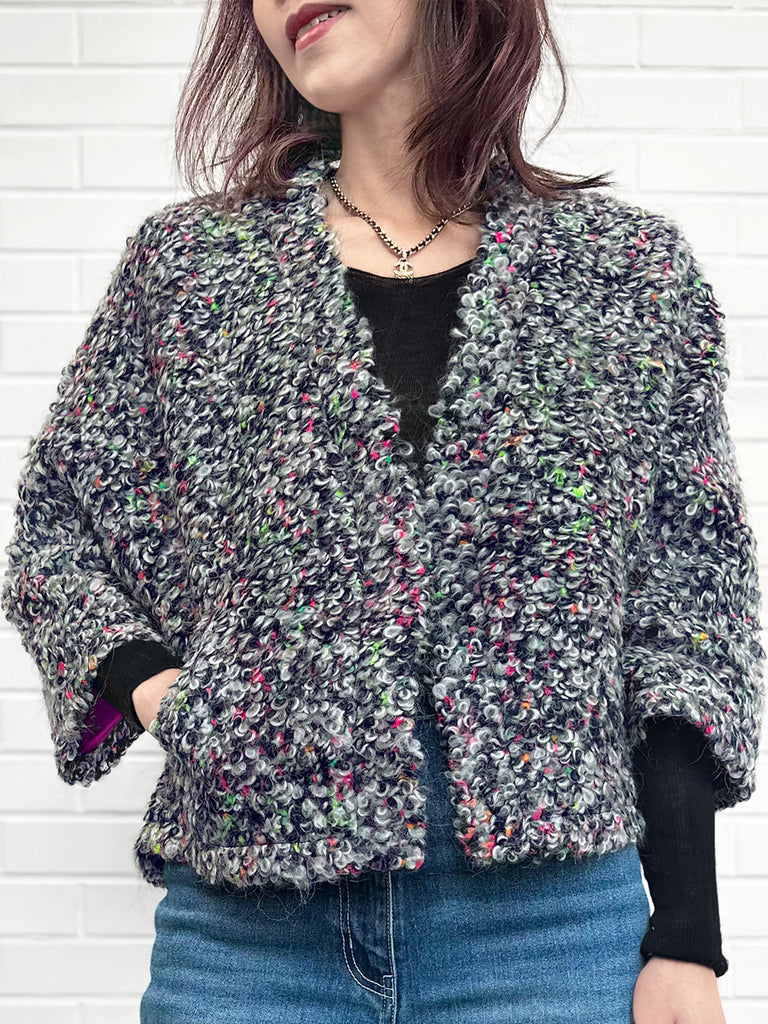 充滿活力的灰色環針織開襟蓬鬆短夾克