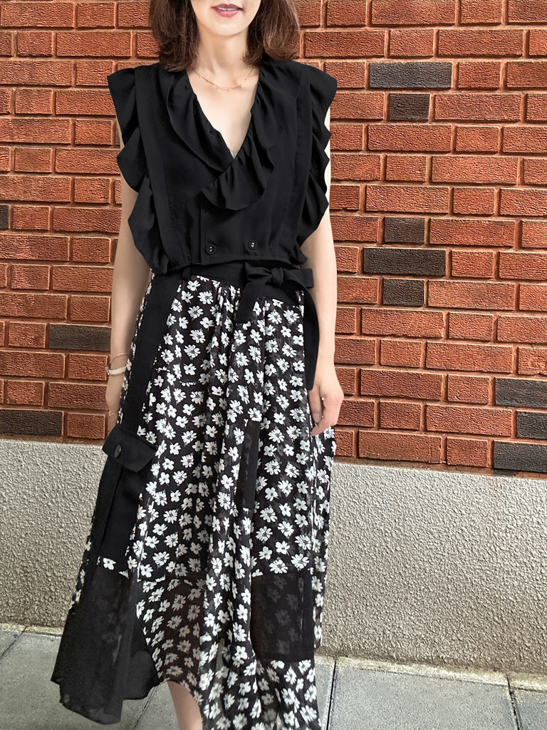 Last Chance! Black Lustrous Double Breasted Ruffles V-neck Crop Top