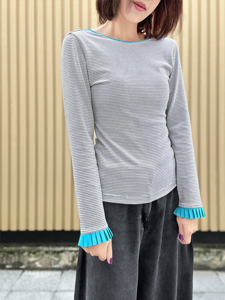 Final Sale! Black/ White Stripe Contrast Ruffle Cuff U-back Knit Top