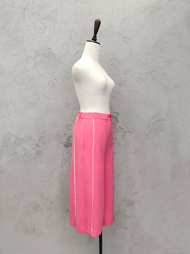 Pinky-Day! Edge Piping Cropped Pink Trousers