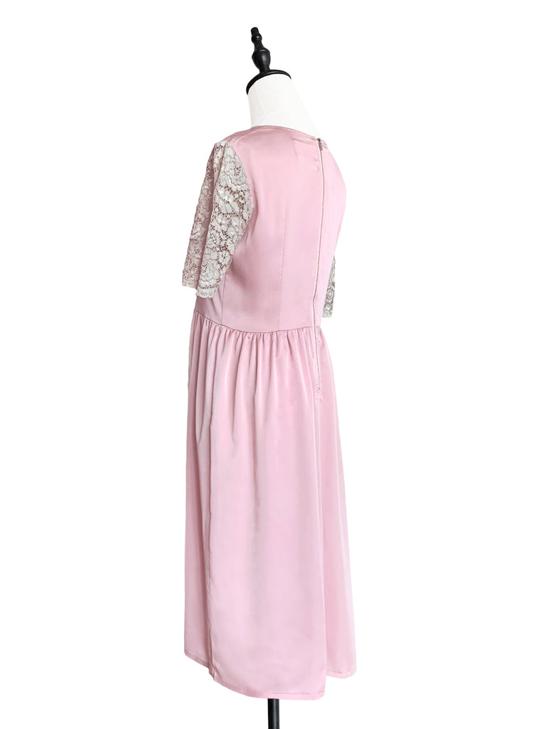 特別的!淺粉紅色蕾絲袖撞色緞面中長連身裙