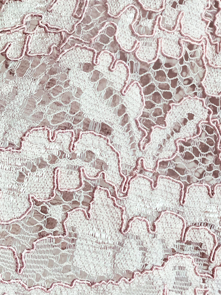 特別的!淺粉紅色蕾絲袖撞色緞面中長連身裙