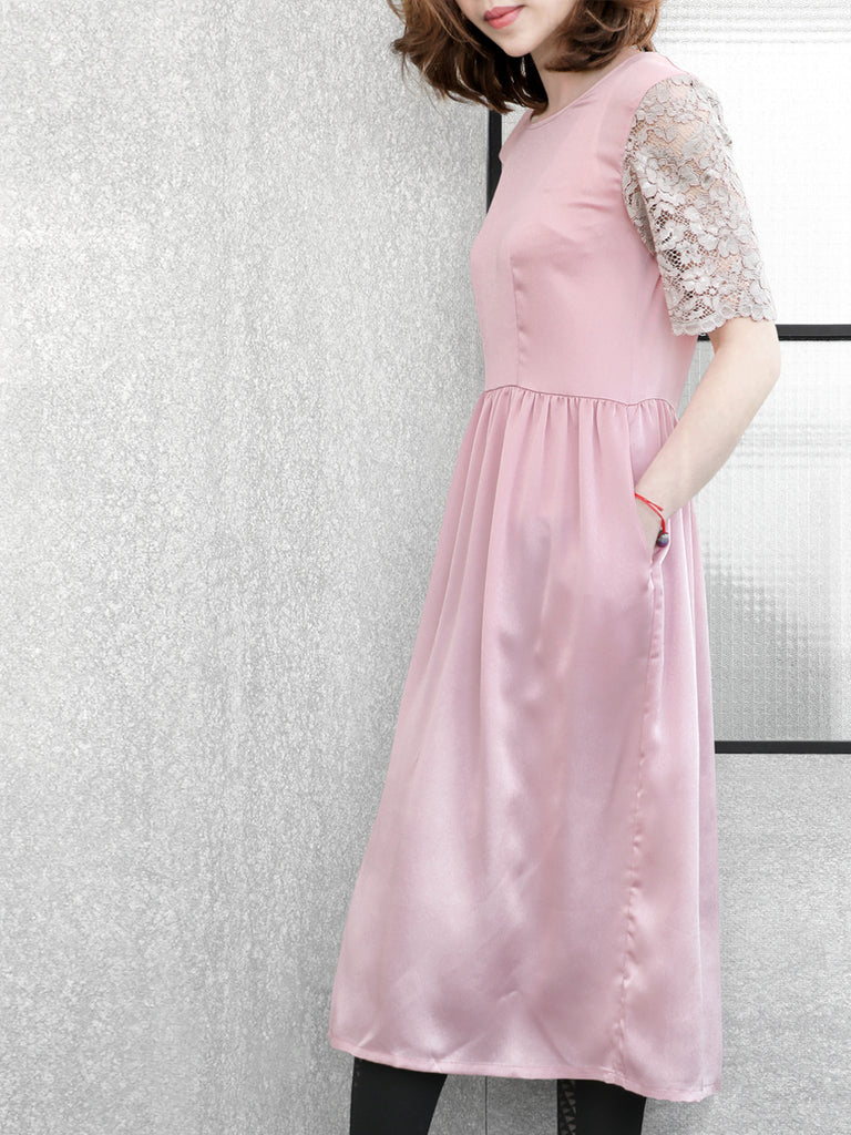 特別的!淺粉紅色蕾絲袖撞色緞面中長連身裙