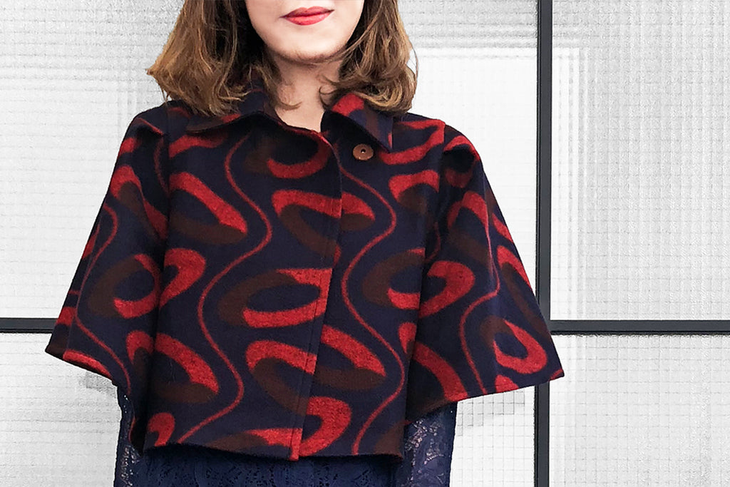 最後的機會!標誌性海軍紅印花羊毛混紡斗篷