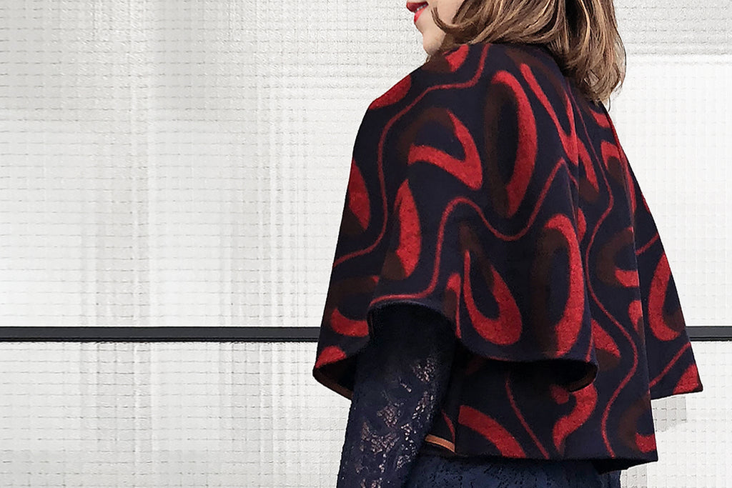 最後的機會!標誌性海軍紅印花羊毛混紡斗篷