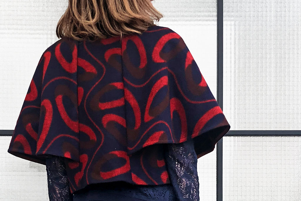 最後的機會!標誌性海軍紅印花羊毛混紡斗篷