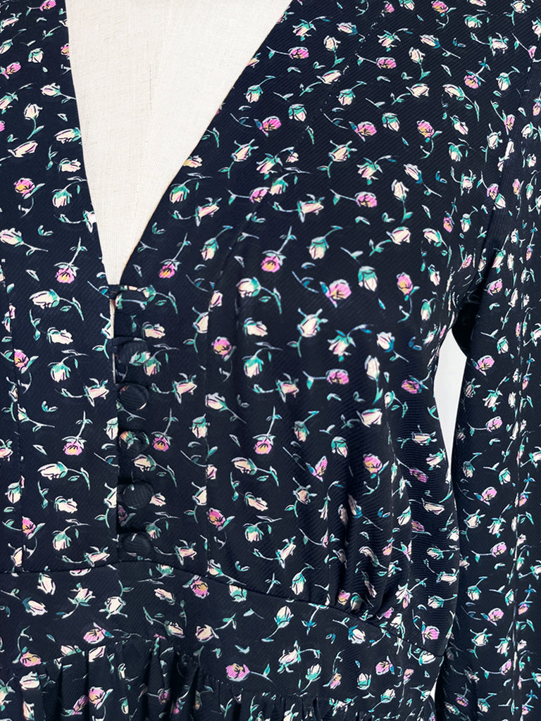 驚喜促銷!花卉印花絲質拼接 V 領手帕連身裙