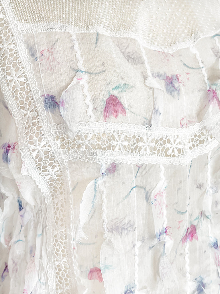 驚喜促銷!花卉蕾絲飾邊荷葉邊下擺剪裁紋理襯衫