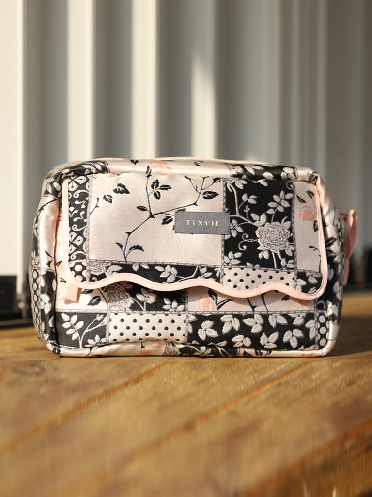 Vintage Floral Patchwork Scalloped-Edge Wash Bag