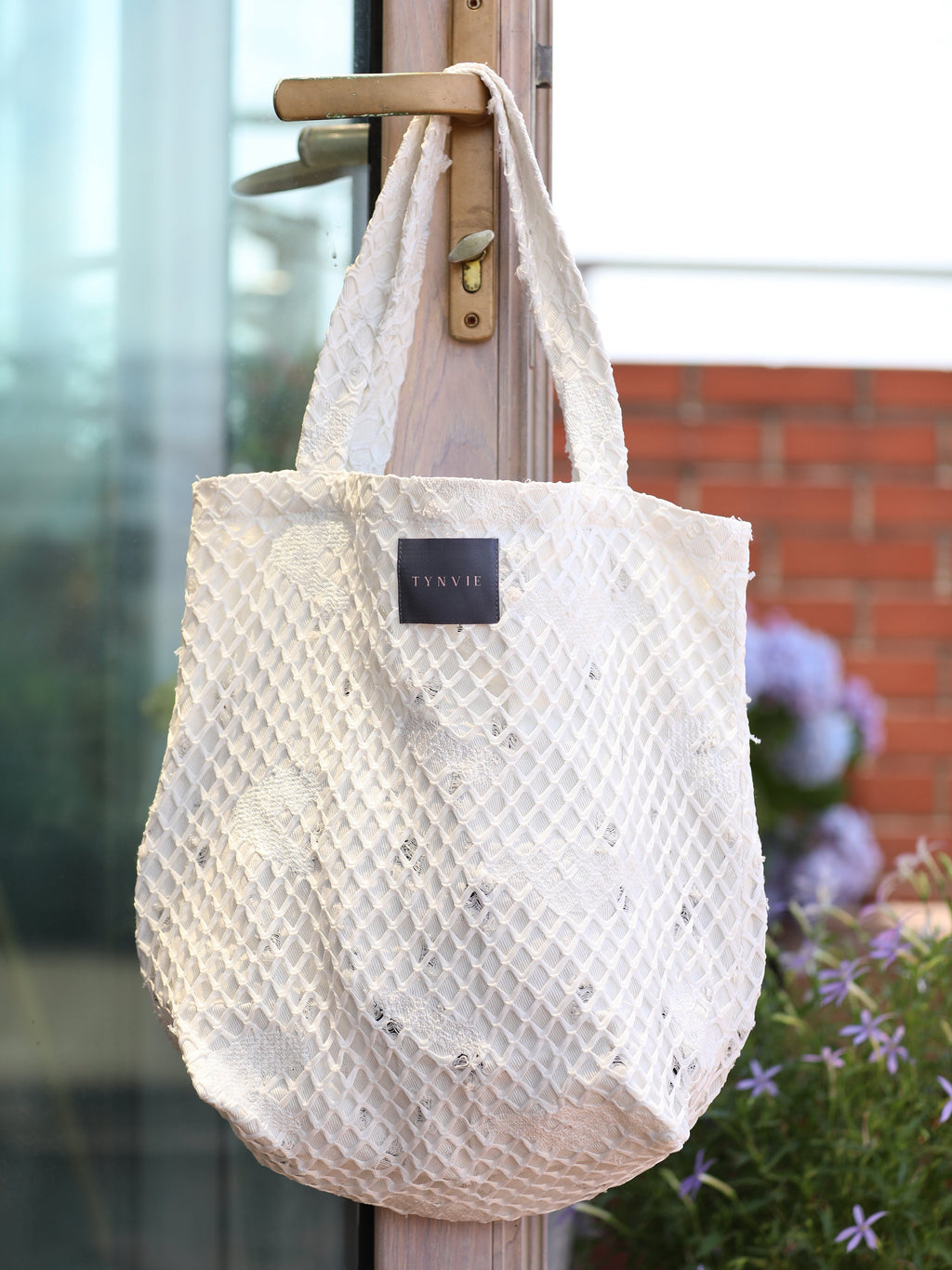 🎁 Limited Gift for purchase over HK$1300 - Lace Mesh Shopper (100% off)