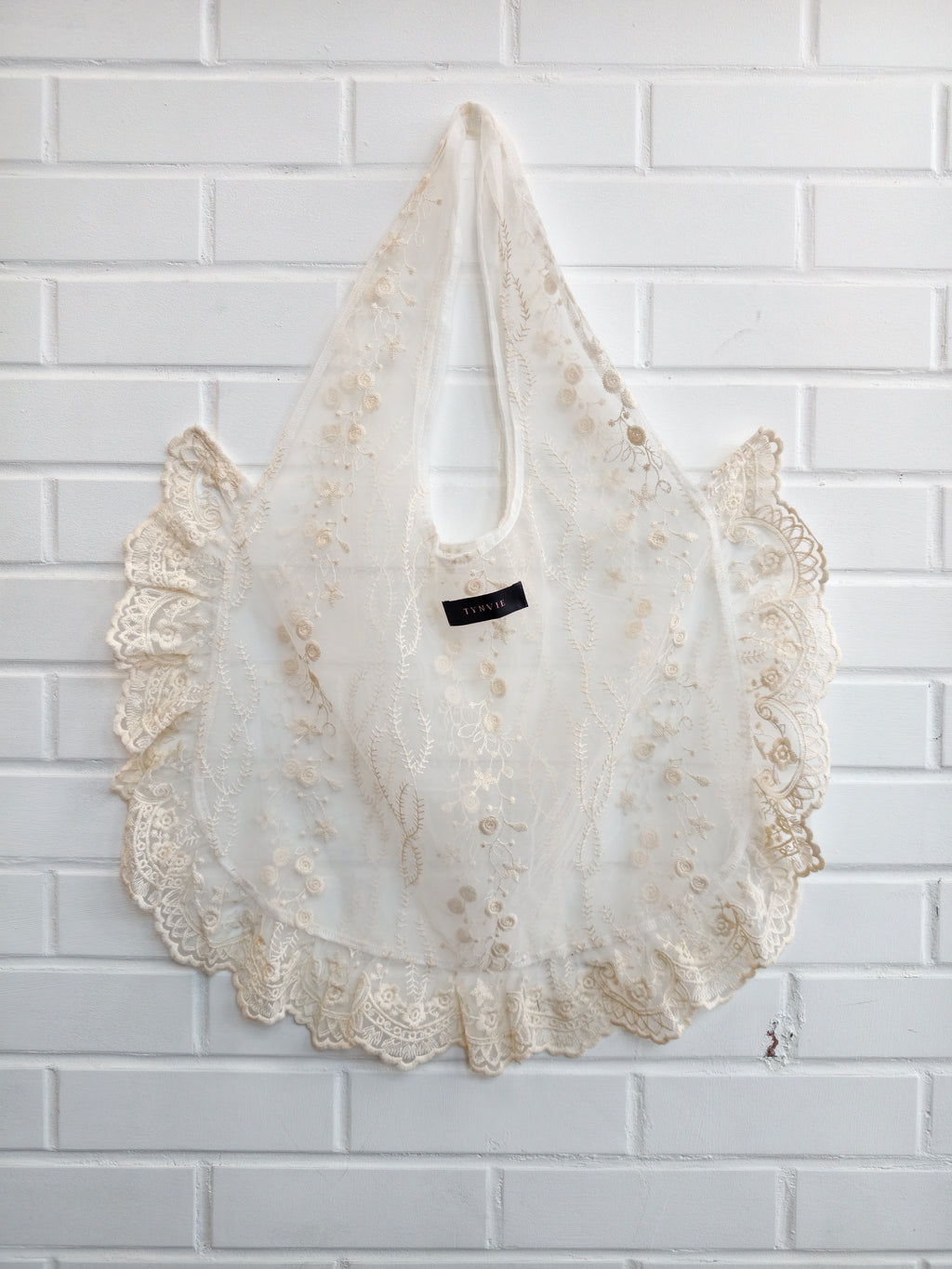 Limited Gift for purchase over HK$1200 – Lace Garden Embroidered Shopper