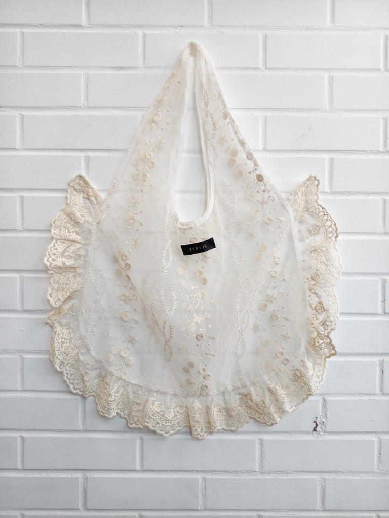 Limited Gift for purchase over HK$1200 – Lace Garden Embroidered Shopper